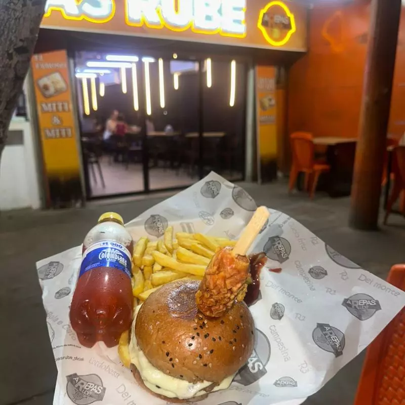 BURGUER +PAPAS+BEBIDA