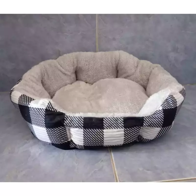 Cama a cuadros negros
