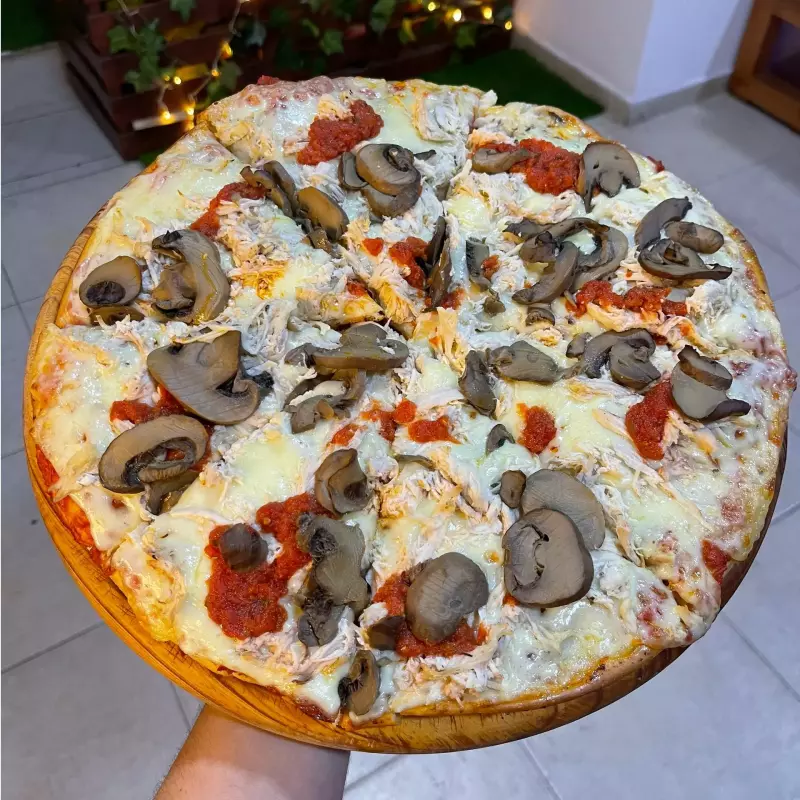 Pizza pollo champiñón
