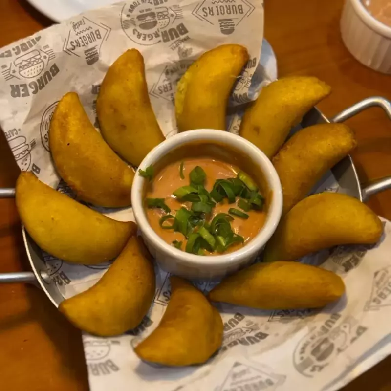 Pastel de angu queijo