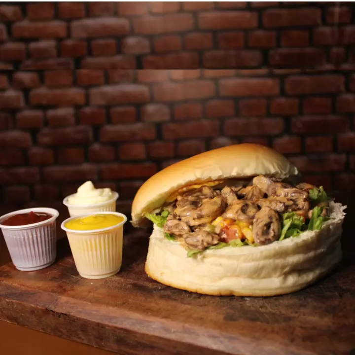 Xis Coração com molho especial 🍔