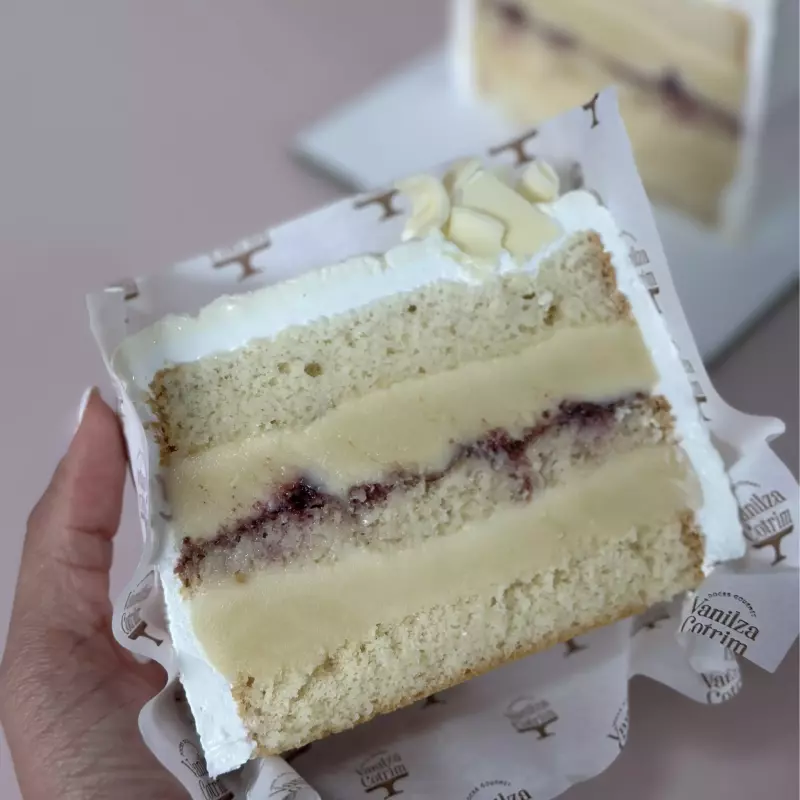 Fatia torta ninho/geleia de morango