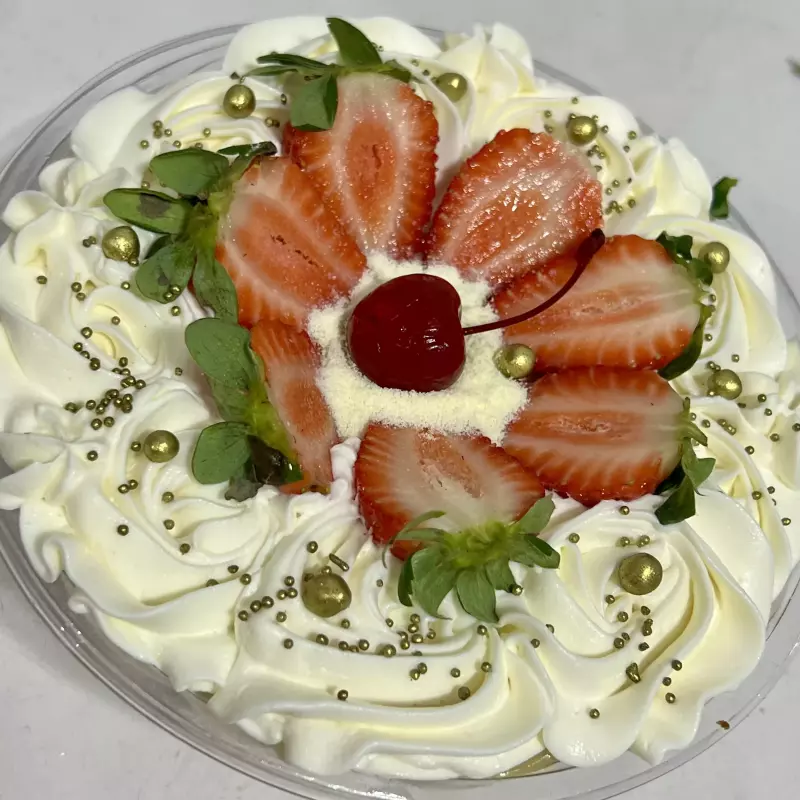 Travessa Ninho com morangos pequena