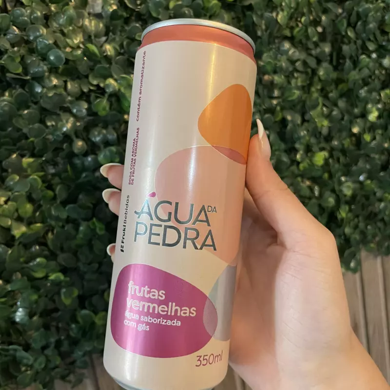 Água com gás saborizada