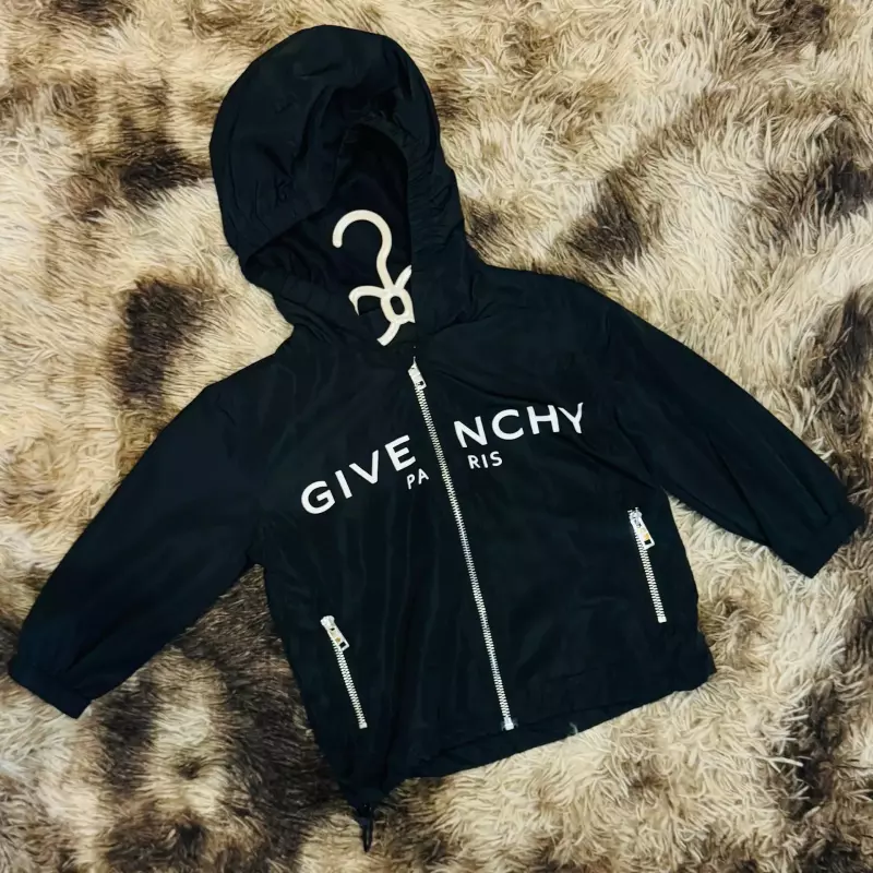 GIVENCHY
