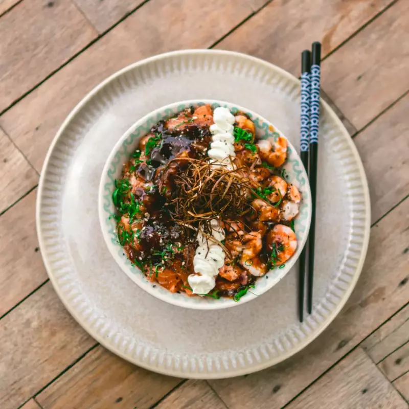 Poke Salmão e Camarão.