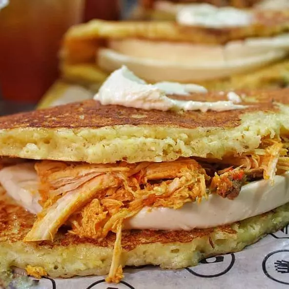 Cachapa con Pollo mechado