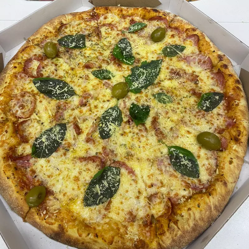 PIZZA FABULOSA* (calabresa Parmesão)