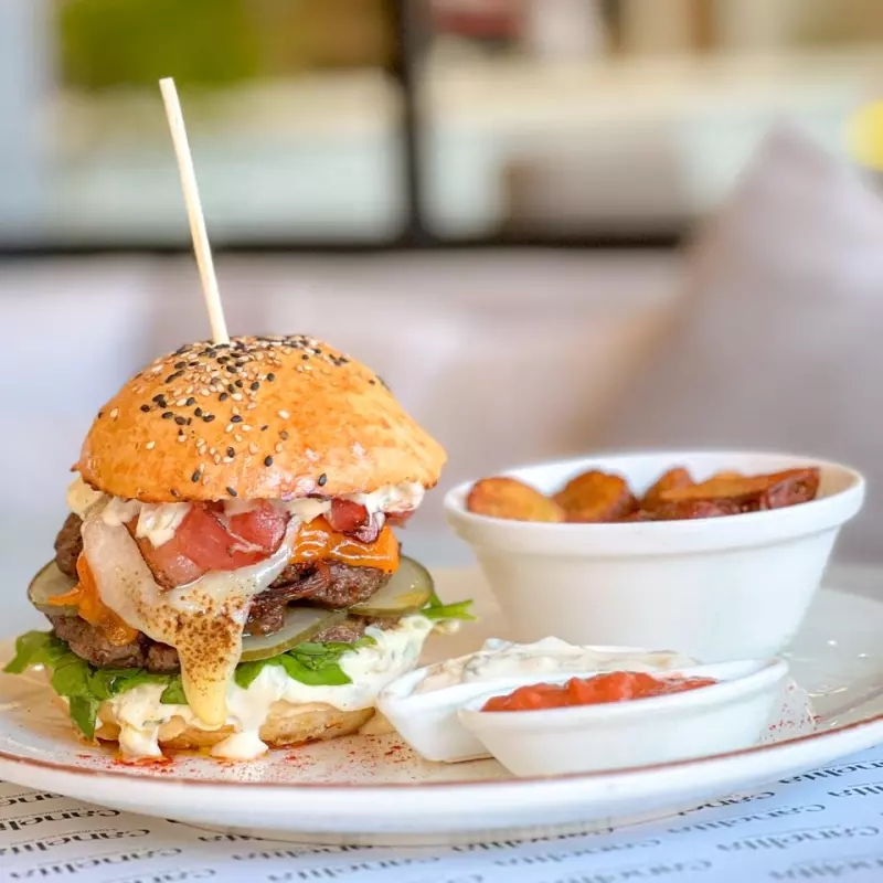 HAMBURGUESA ESPECIAL