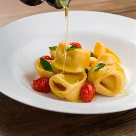 TORTELLI DE TOMATE SECO E QUEIJO