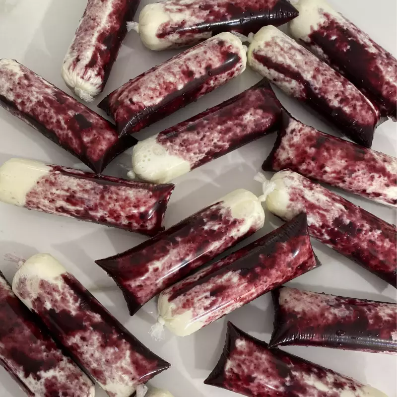 Sacolé de frutas vermelhas com Ninho