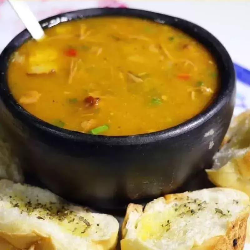 Caldo de Carne com Mandioca