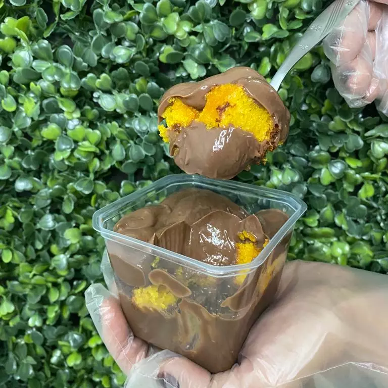 Bolo de Pote Cenoura com Brigadeiro