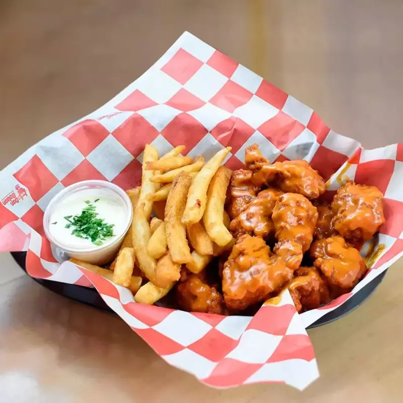 BONELESS CON PAPAS