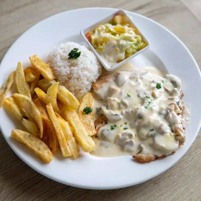 Pollo en salsa de champiñones