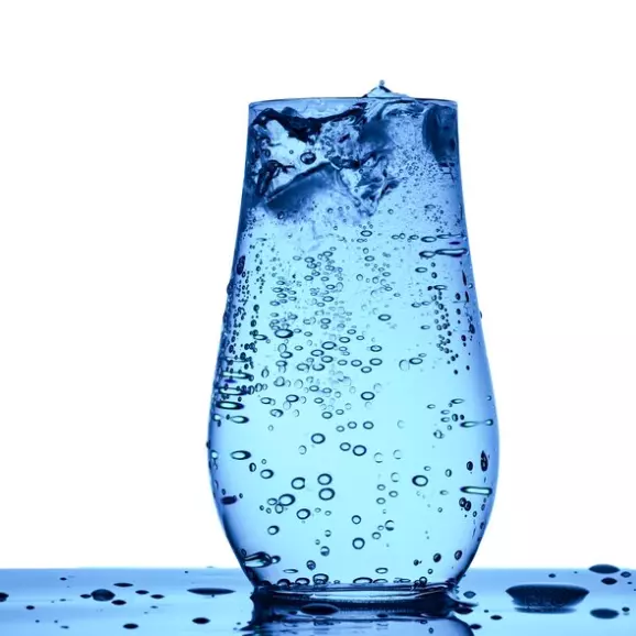 VASO AGUA MINERAL SIN GAS