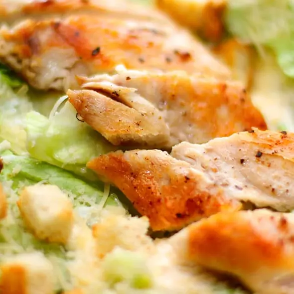 Ensalada Cesar pequeña con pollo