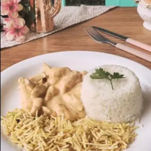 STROGONOFF DE FRANGO