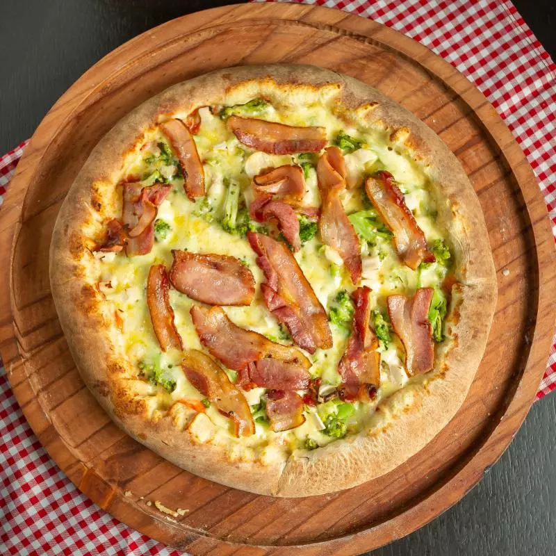 Brocolis com Bacon Pizza