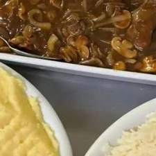 1/2 Filé ao molho madeira refeição