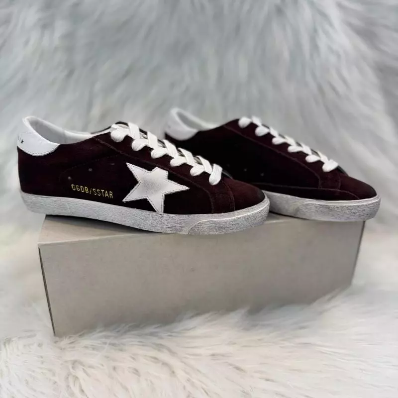 GOLDEN GOOSE WINE & WHITE