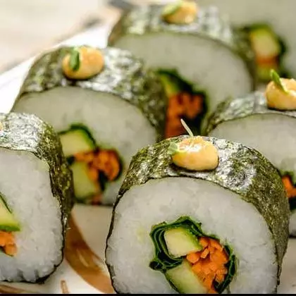 53.1 NORI VEGETARIANO 6 PIEZAS MEDIA ORDEN