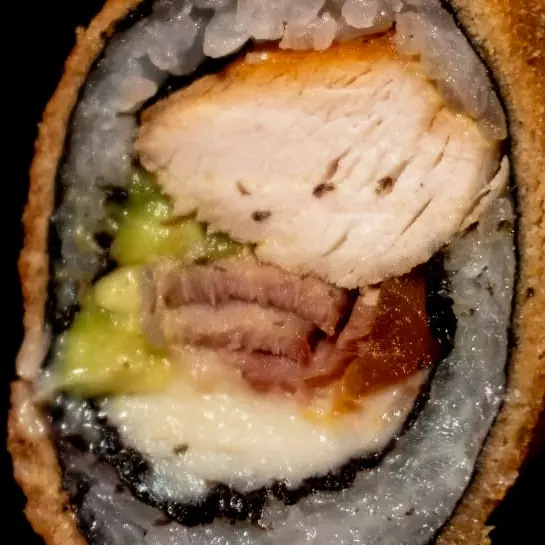 HandRoll Pollo con Tocino Frio