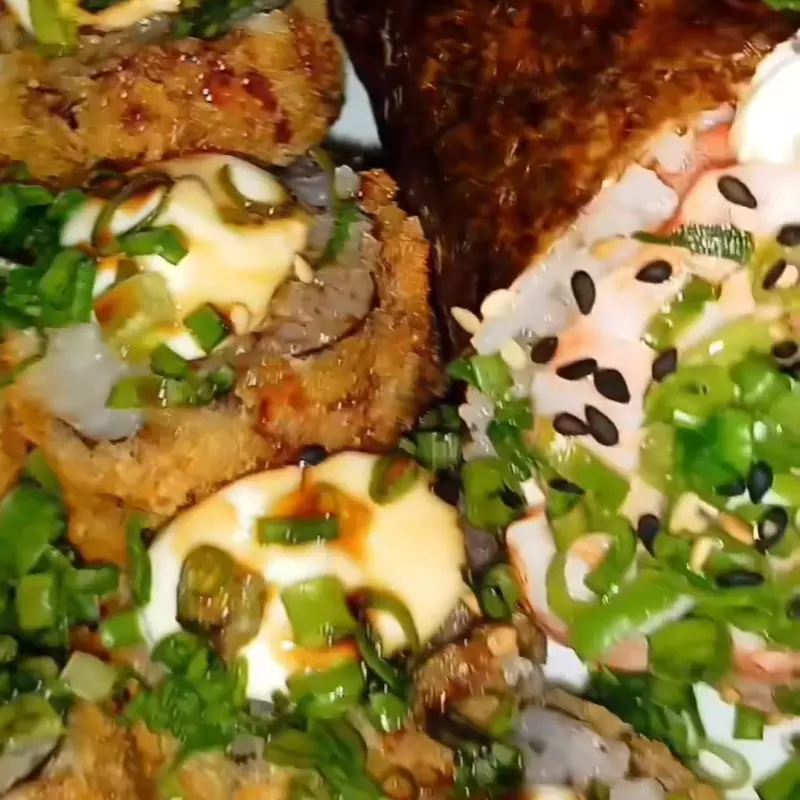 1 TEMAKI DE CAMARÃO + 10 CARIOCAS