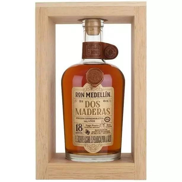 Ron Medellín Dos Maderas 18 Años