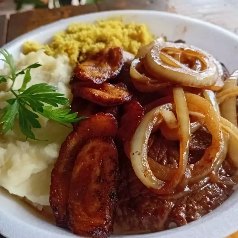 Bife de Contrafilé Acebolado
