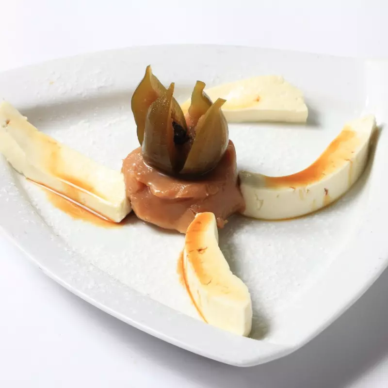 Cuajada, brevas y manjar blanco