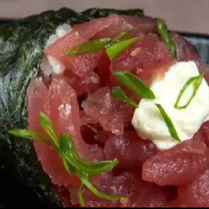 Temaki de atum Filadélfia