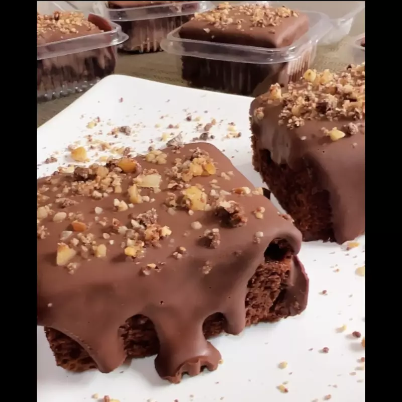 Brownie c/ choc e avelã - 1  uni