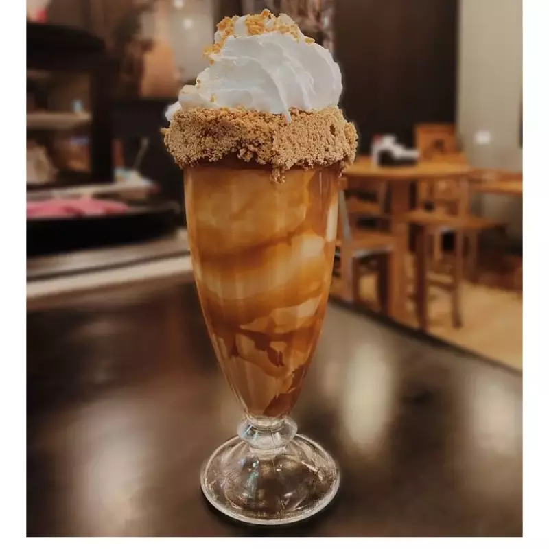 Milkshake na taça 400 (APENAS LOJA)