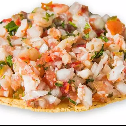 TOSTADA DE CAMARON CURTIDO CON LIMON