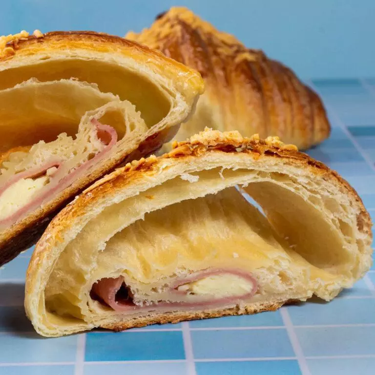 CROASAN QUESO CREMA Y JAMON