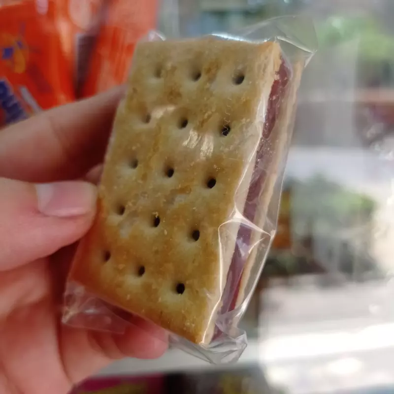 Galleta rellena de bocadillo