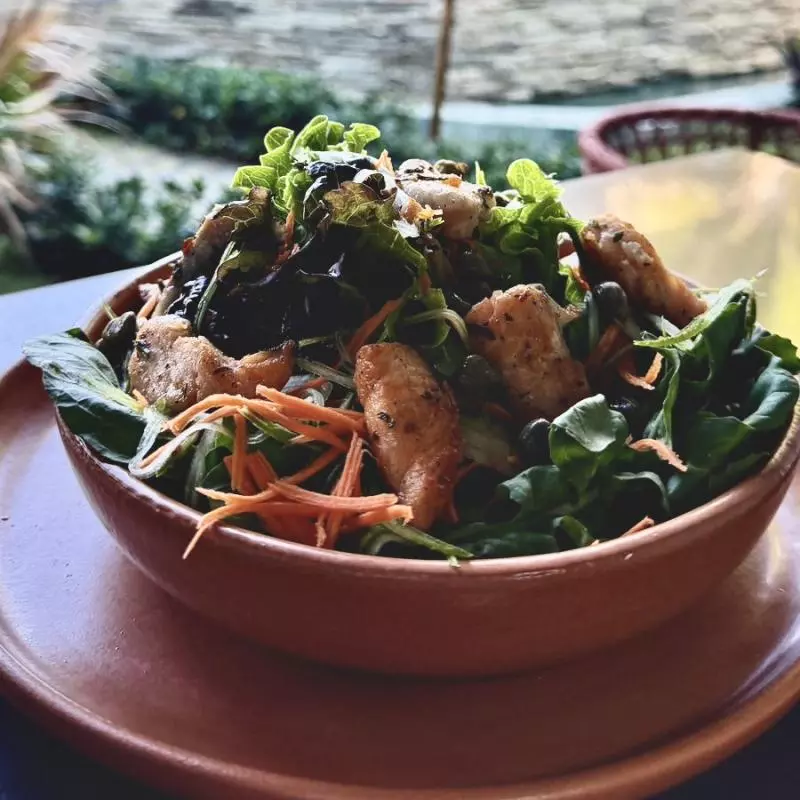 Salada de Salmão com Alcaparras