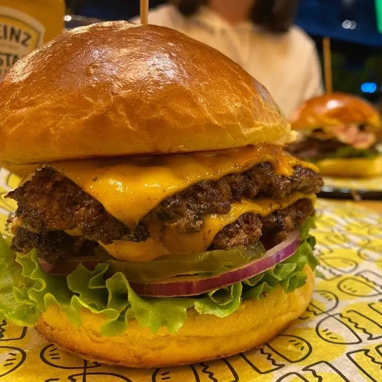 HAMBURGURSA  CHEESE STREET