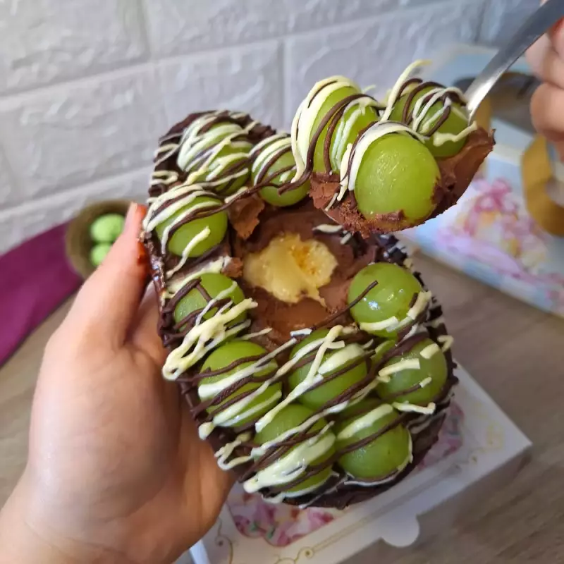 Ovo de colher Bombom de uva 400g