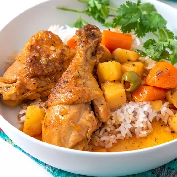Lunes 27 Abril - Pollo guisado