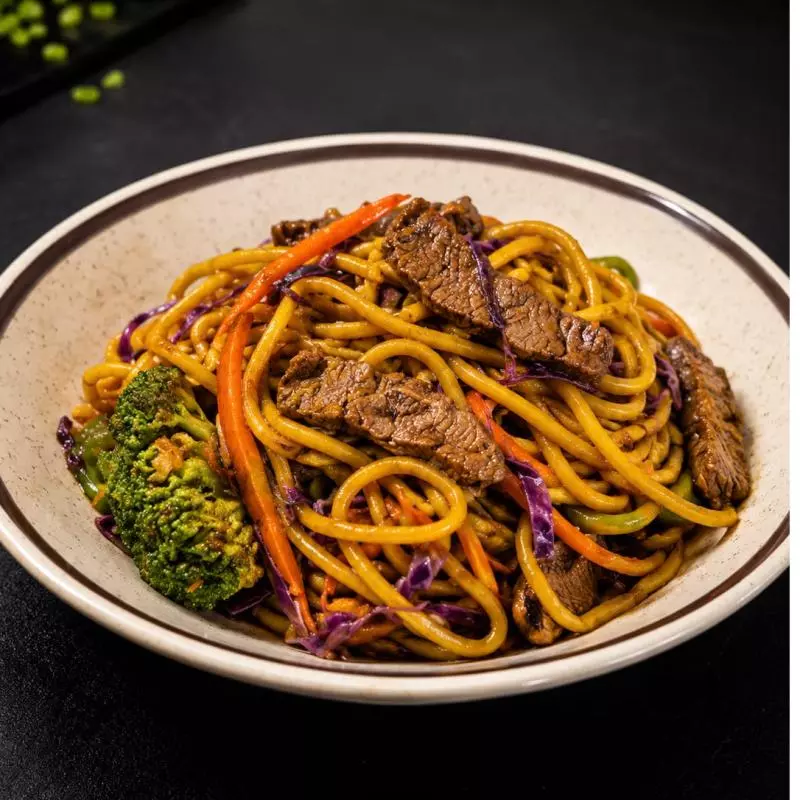 YAKISOBA FRANGO