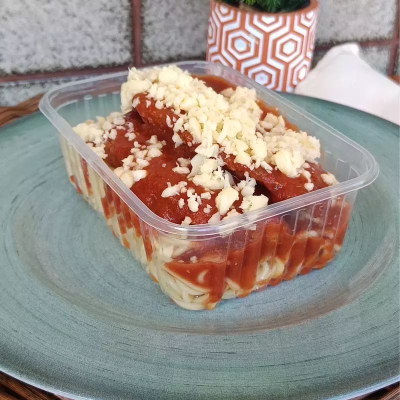 Frango Parmegiana com macarrão