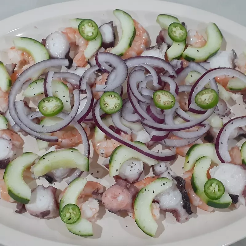 Aguachile camarón cocido/Pulpo