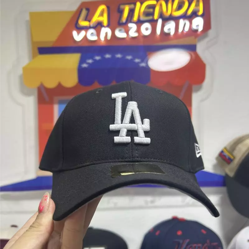 Gorra LA letra blanca curva