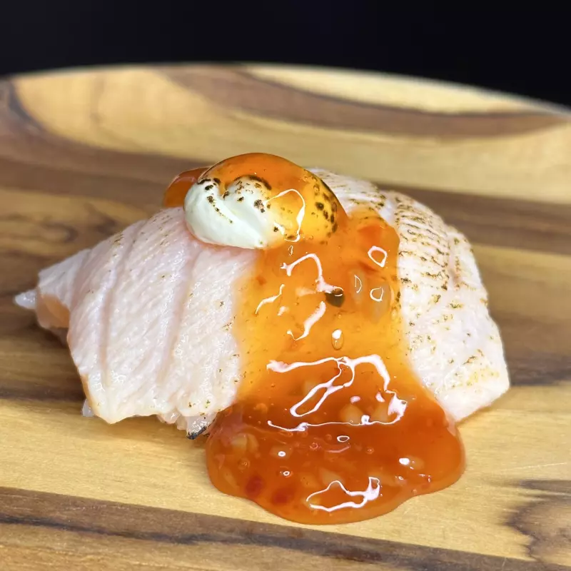 NIGIRI TRUFADO COM MOLHO TAI