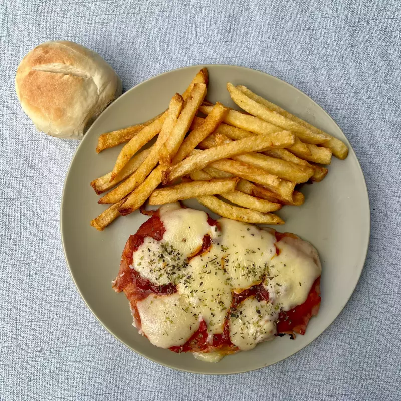 Milanesa de pollo napolitana c/frita
