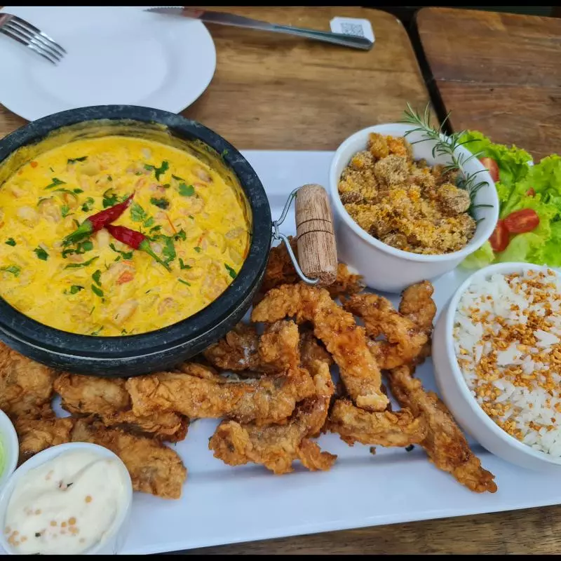 MOQUECA DE CAMARÃO COM TILÁPIA