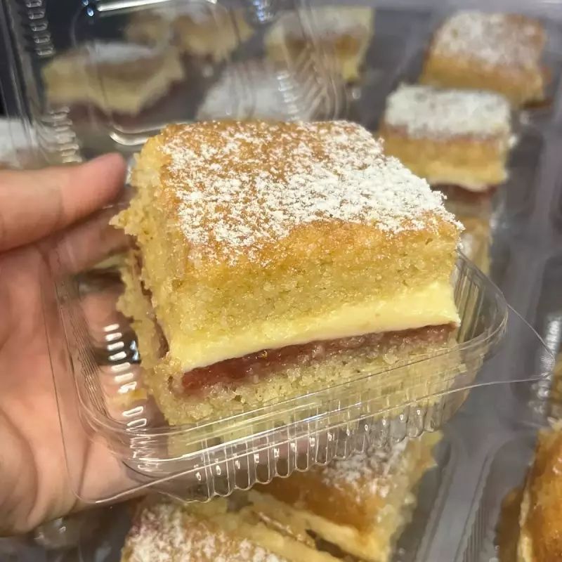 BOLO GELADO- NINHO E GELEIA MORANGO