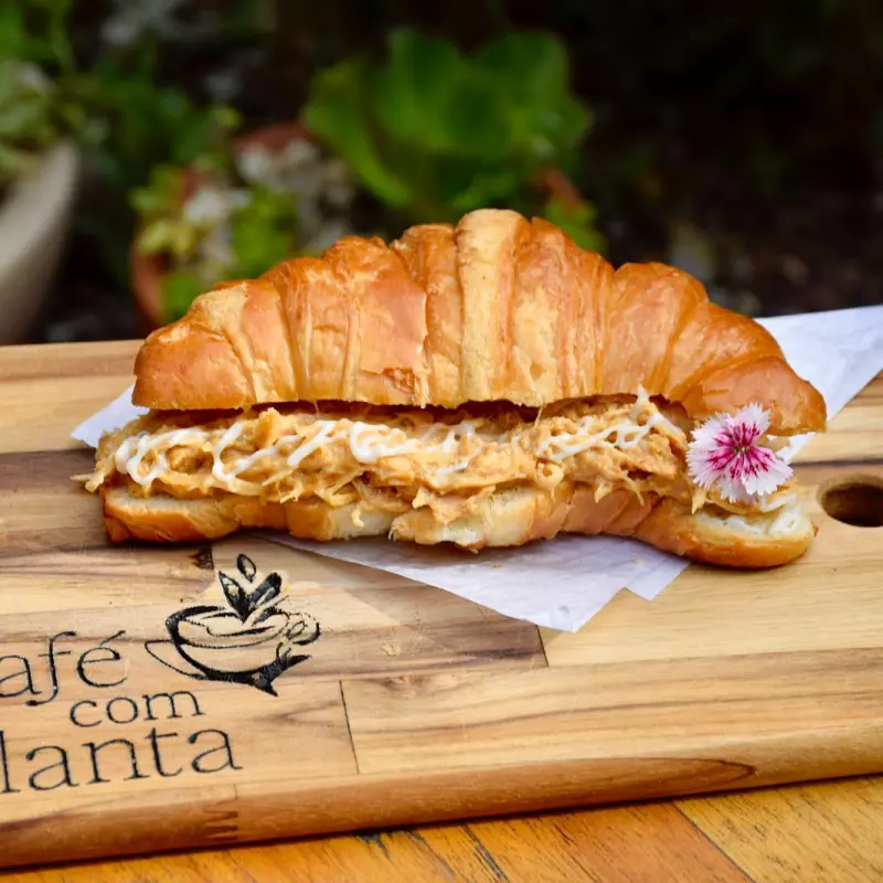 Croissant Frango com Requeijão